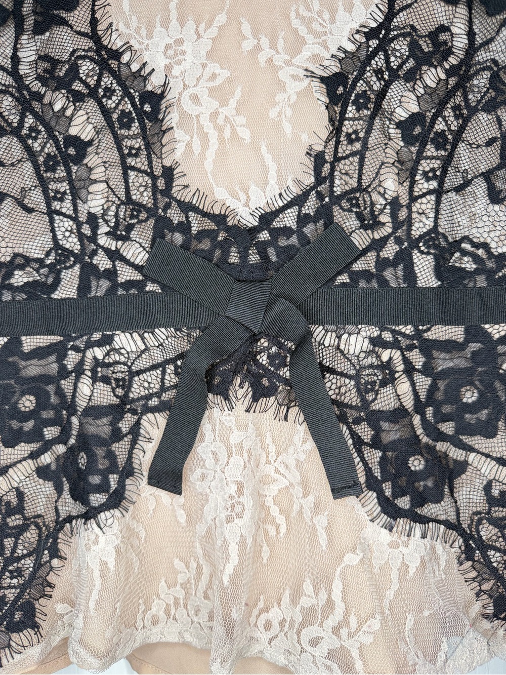 LOFT Size 2 Black Lace Peplum Blouse Nude Lined Sleeveless Bow Back Top - Picture 6 of 8